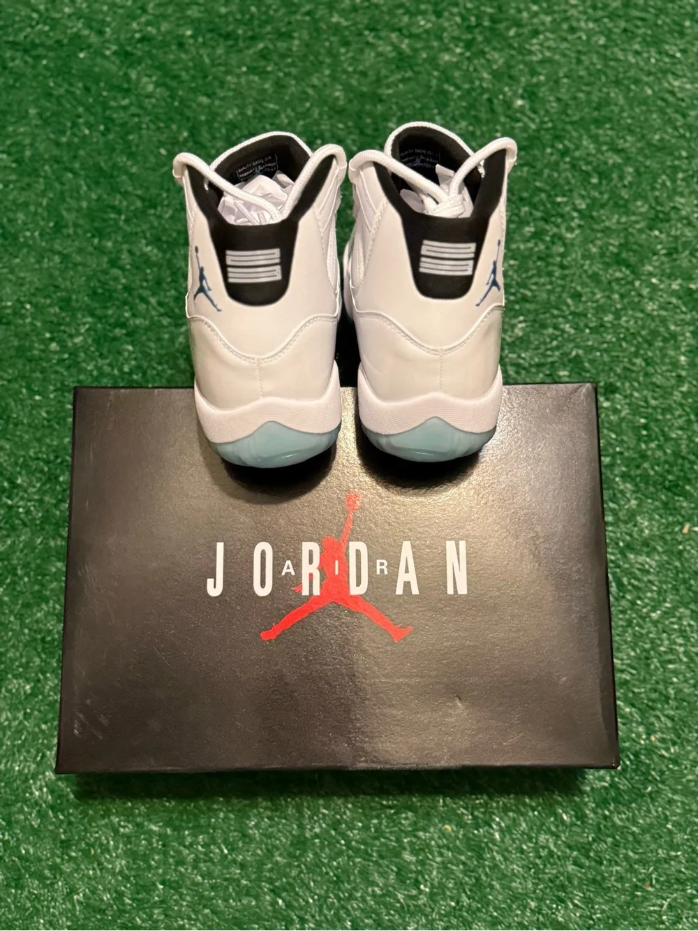 Air Jordan 11 Retro ‘Columbia / Legend Blue’